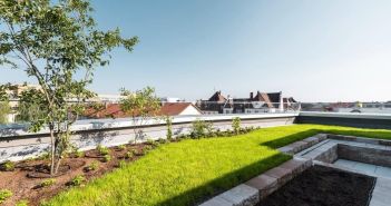 Wasserspeicher aktivieren: Kapillarbrücken optimieren die Wasserverteilung auf (Foto: Optigrün international AG)